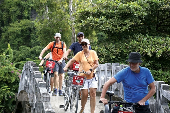 Kinh tế, xã hội Ninh Bình tiếp tục tăng trưởng và phát triển